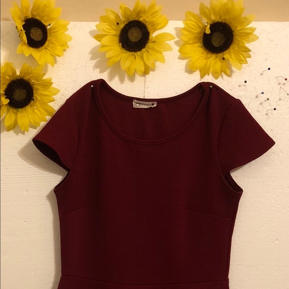 Beautiful maroon dress Ed’s in small. Worn once.❤️ - Picture 4 of 6